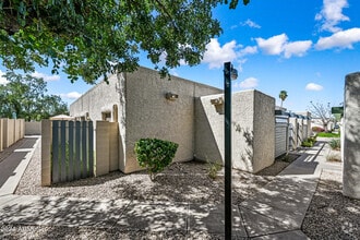 Building Photo - 612 S Allred Dr