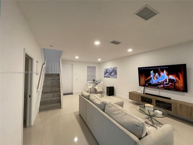 Building Photo - 876 NW 135th Terrace