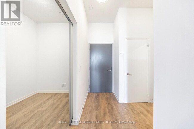 Building Photo - 36 Forest Manor Rd