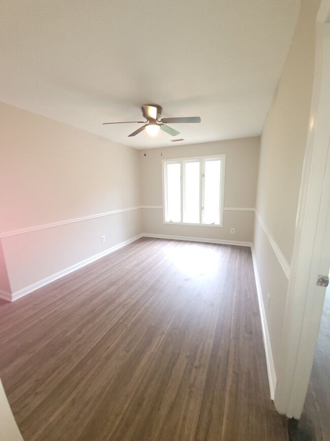 Building Photo - 207 White Oak Rd