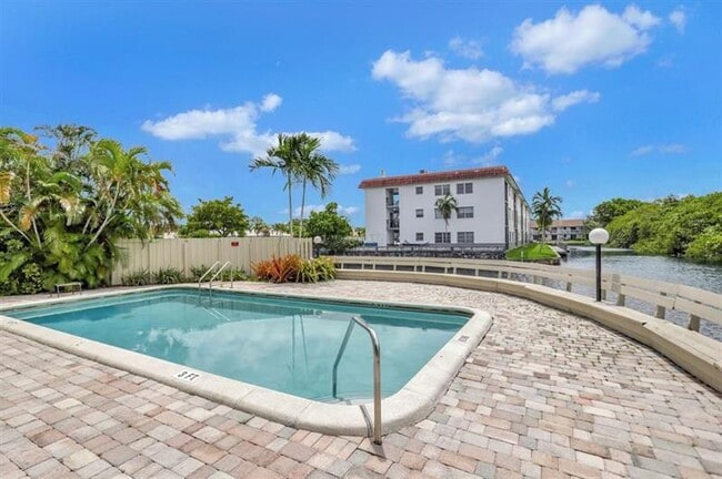 Foto del edificio - 1400 NE 54th St