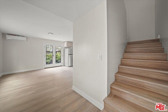 Building Photo - 1317 Punta Gorda St