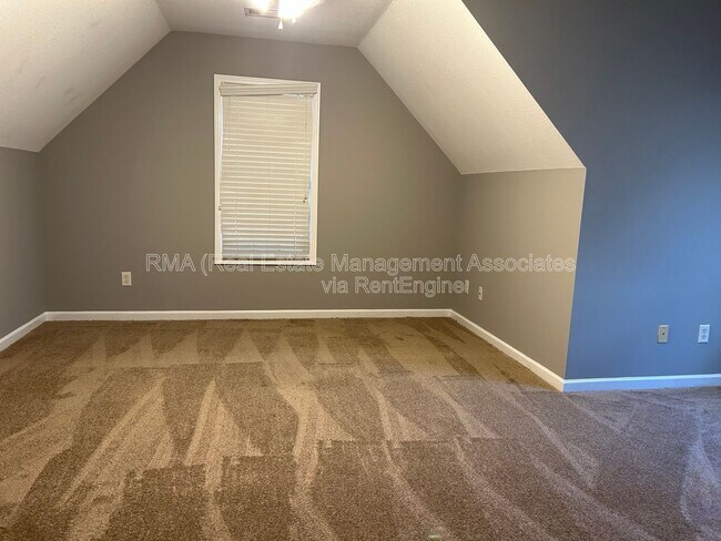 Building Photo - 648 Lynchburg St