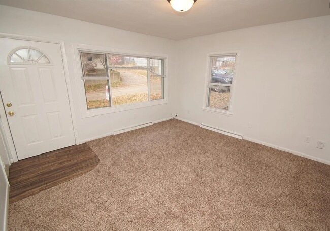 Building Photo - 18 Riverview Ln