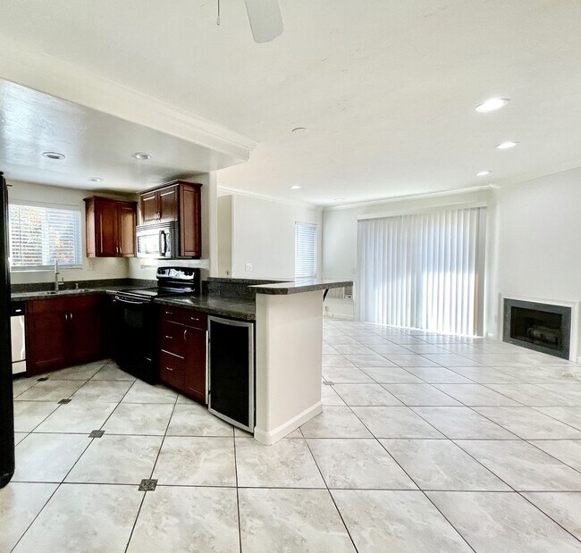 Building Photo - Upgraded Upper Level Condo in Mission Park!