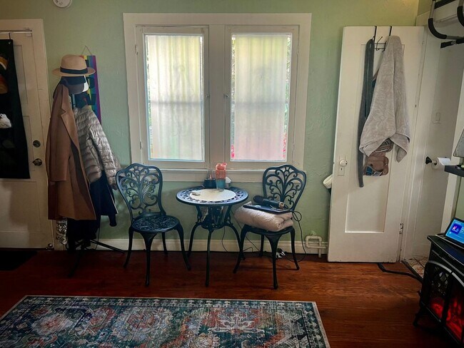Foto del edificio - Cute and Cozy Studio in Los Angeles w/ Gar...