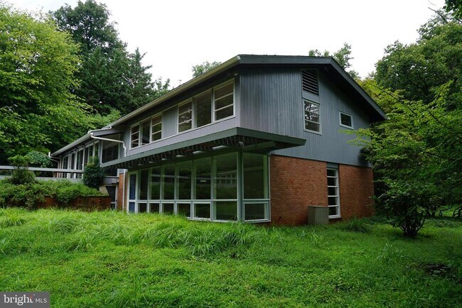 Foto del edificio - 444 Garrison Forest Rd