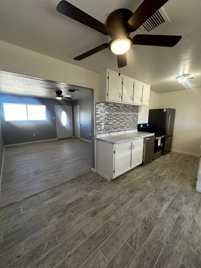 Foto del edificio - 2206 Lyndale Dr