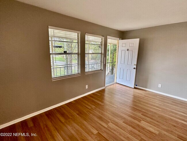 Foto del edificio - 1321 Landon Ave