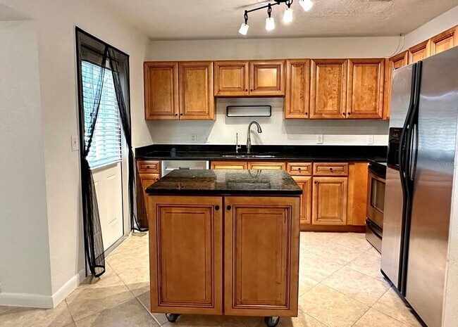Building Photo - 10908 W Elbow Dr