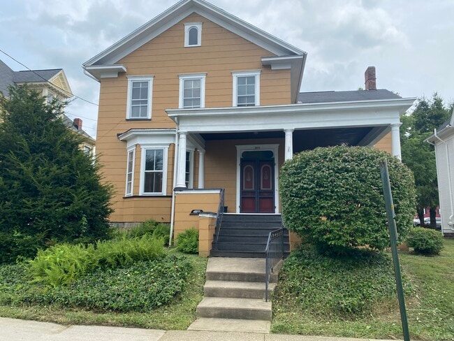 House Front - 233 N 9th St