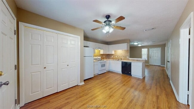 Building Photo - 805 San Pedro Dr