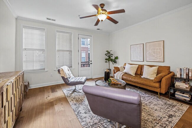 Foto del edificio - 2 Bed/4 Bath Condo with Detached Garage / Pet-Friendly / Available Now!