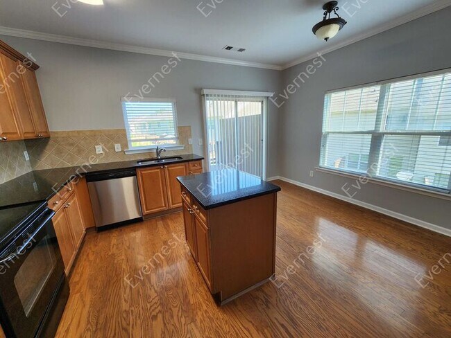 Foto del edificio - 2010 Liberty Ct NW