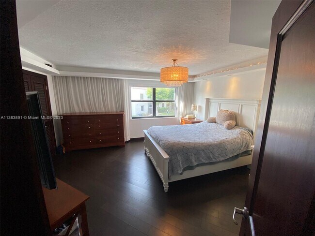 Foto del edificio - 9435 Fontainebleau Blvd