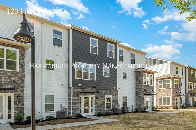 Building Photo - Town-Home For Rent 3 Bedrooms 2.5 Bath 3 S...