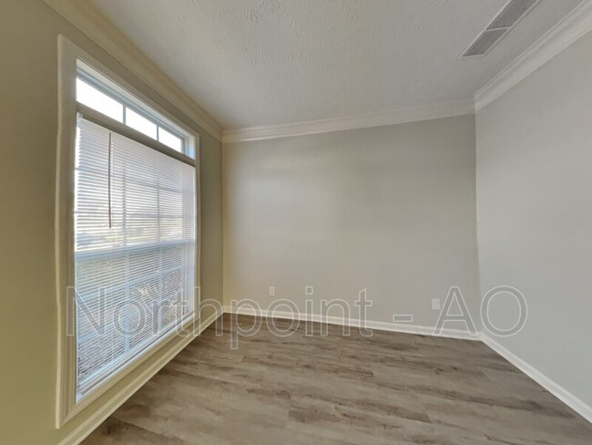 Building Photo - 9115 Alden Dr