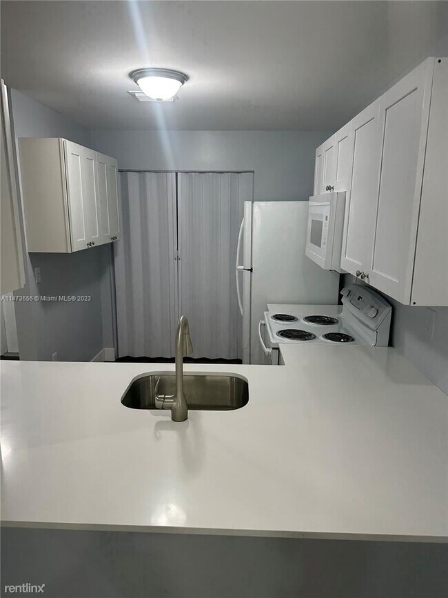 Building Photo - 3 br, 2 bath House - 1901 NW 94th Ave # 106A
