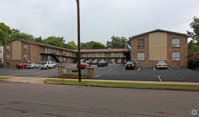 Center Gardens - Central Station Apartments