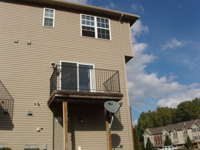 Foto del edificio - 2149 Knotty Pine Tr