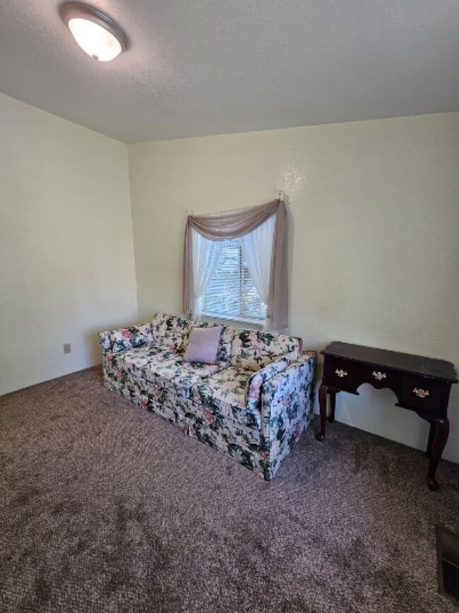 Building Photo - Charming Townhome with Garage in Quiet Missoula Neighborhood