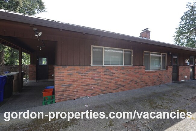 Building Photo - SUMMER SPECIAL: SE Cedar Ave - Single level 2 bedroom unit in duplex
