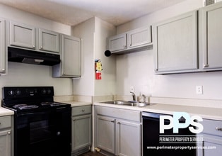 Building Photo - 1126 Maple St