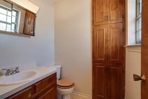 Building Photo - 2704 Tampico Dr