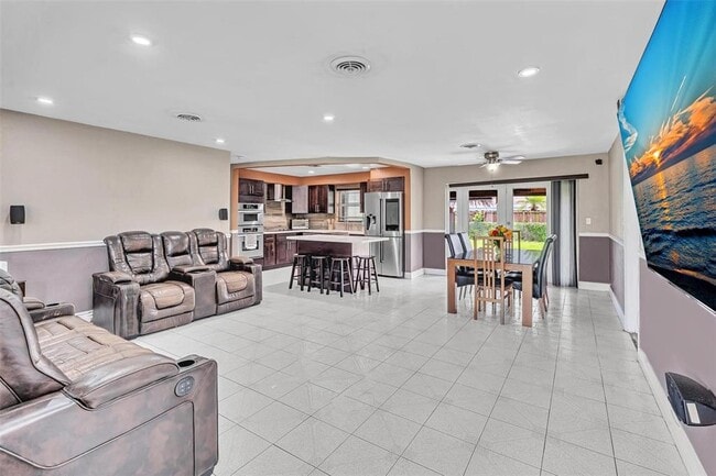 Foto del edificio - 6960 SW 15th St