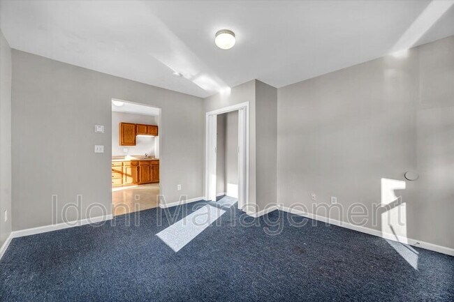 Foto del edificio - 13 Greenwoods Ave