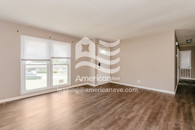Building Photo - 2504 Cumberland Dr