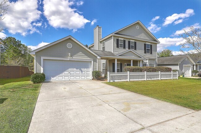 Building Photo - Four bedroom home in the heart of Summerville