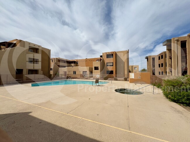 Foto del edificio - 1810 E Blacklidge Dr