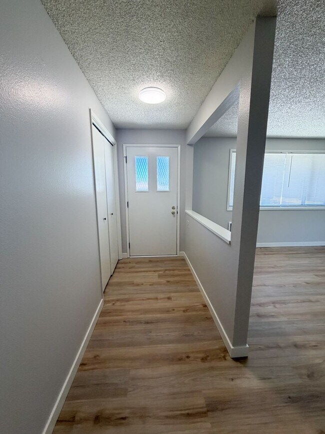 Foto del edificio - 6131-6131 Onyx Ave