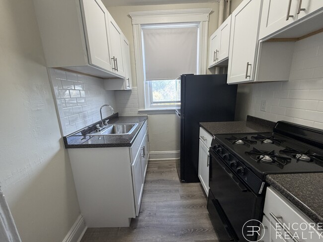 Building Photo - 2 Charlesgate W