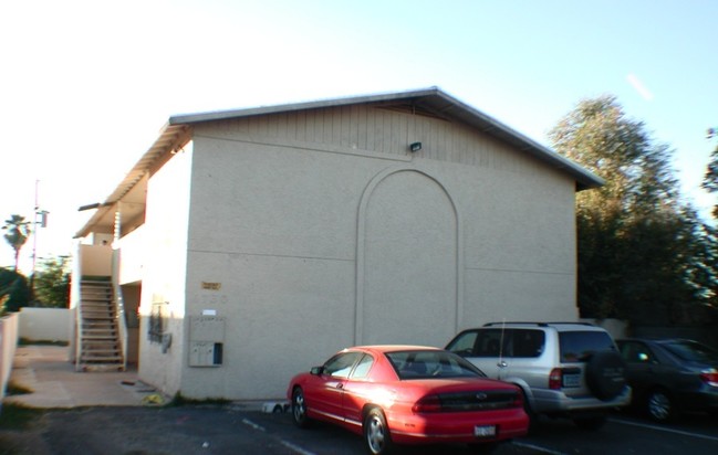 Building Photo - Desert Eagle Apartments