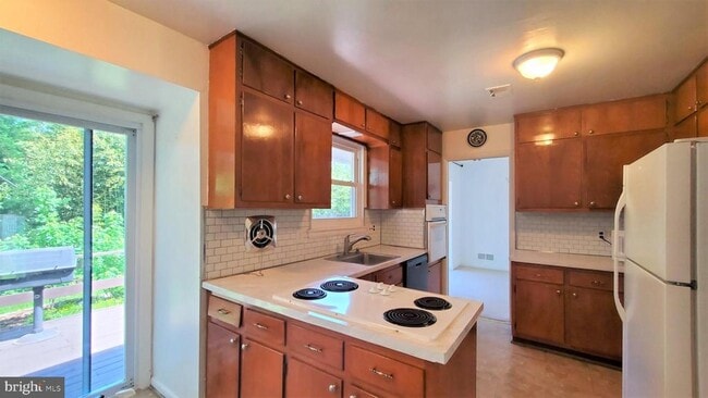 Foto del edificio - 6405 Middleburg Ln