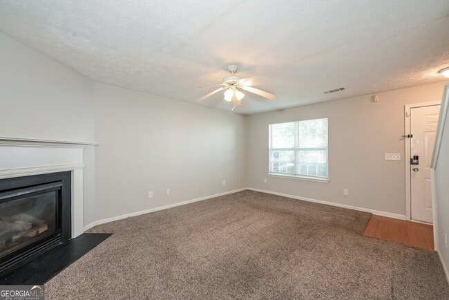 Building Photo - 154 Springbottom Dr SE