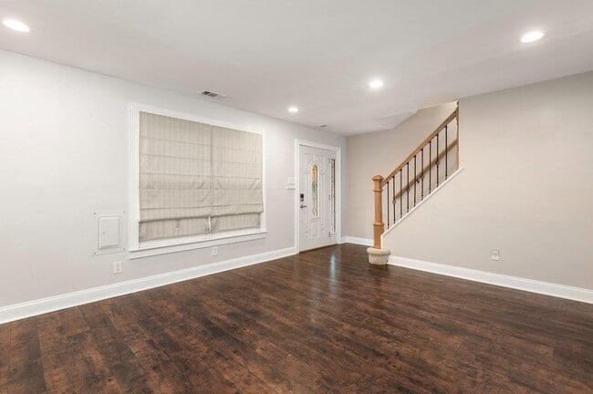 Foto del edificio - 6420 Thomas Paine Ct