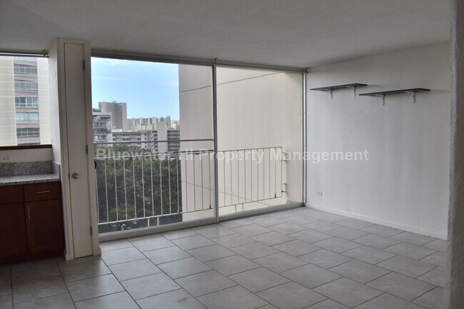 Foto del edificio - 2 bedroom, 1 bath, 1 prkg. Condo (Makiki area)