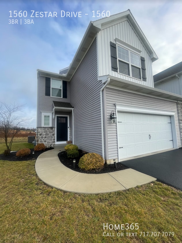 Stunning 3 Bedroom, 2.5 Bathroom Duplex Av... House Rental in