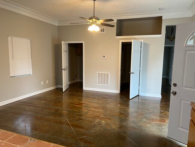 Building Photo - 64 Los Colinas Dr