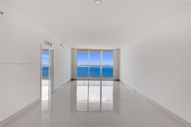 Foto del edificio - 600 NE 27th St