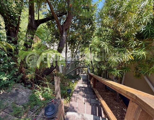 Building Photo - 47 Woodside Ln