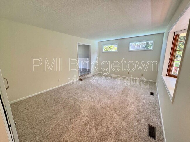 Building Photo - 11814 SW Dickinson Ct