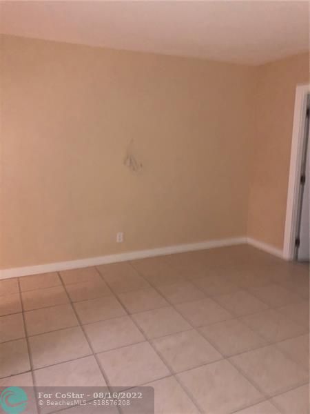 Building Photo - 3200 NE 13th Ave