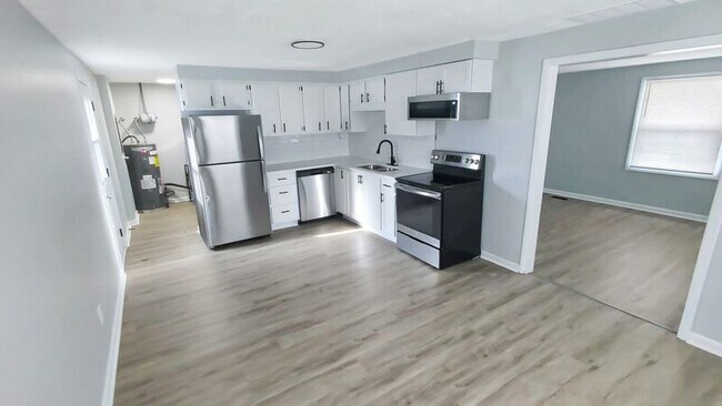 Building Photo - 949 S Harris Ave