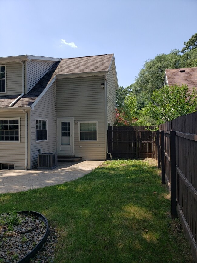Building Photo - 3352 Van Fleet Pkwy