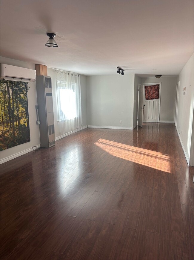 Building Photo - 1107 Colborne Rd