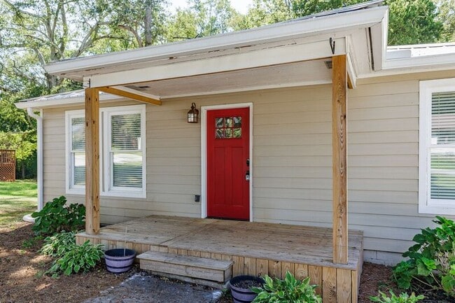 Building Photo - 269 Park Dr